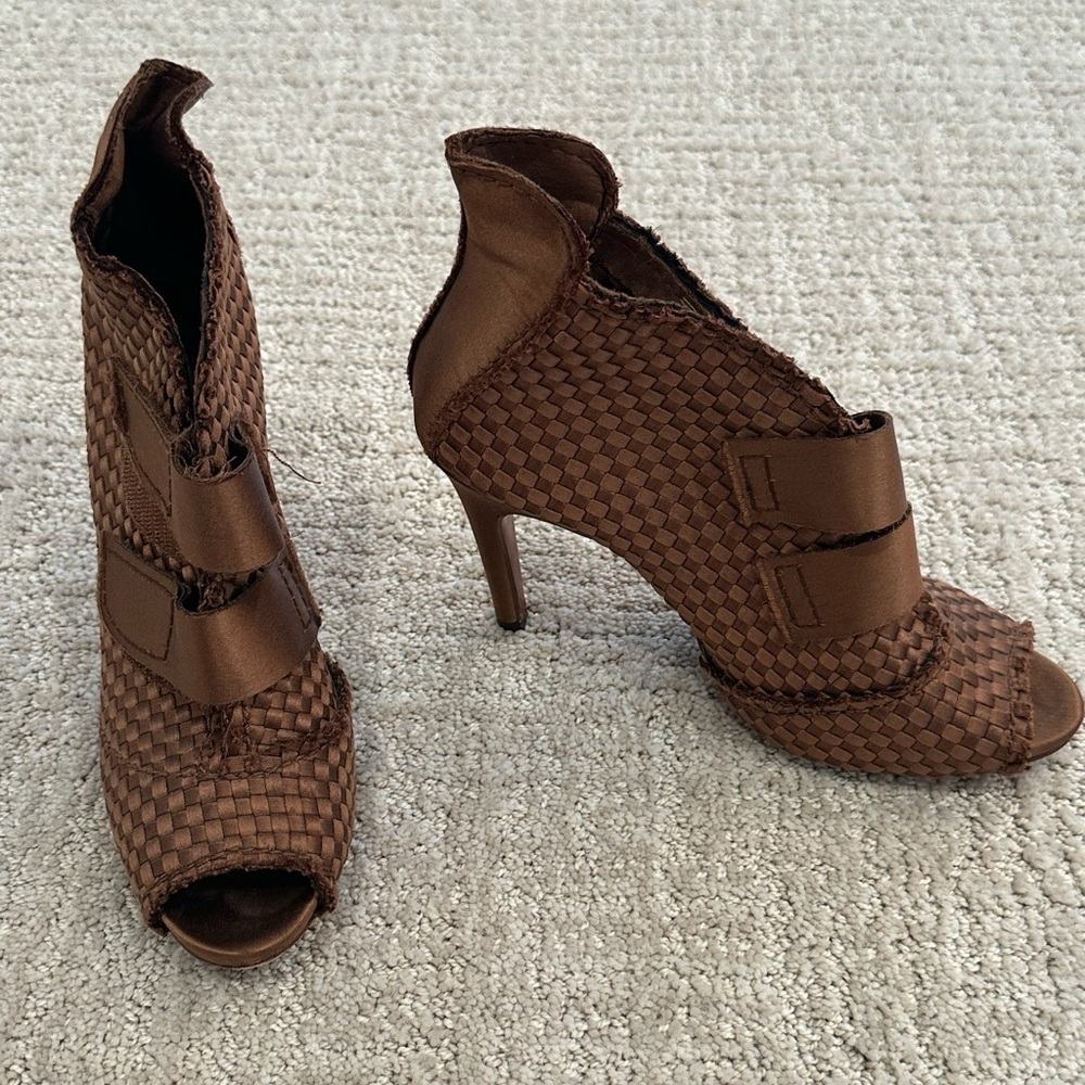 Pedro Garcia brown strapped heel